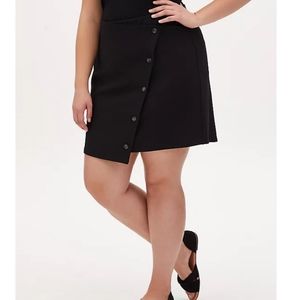 NWT Torrid Black Crepe Knit Button Mini Skirt